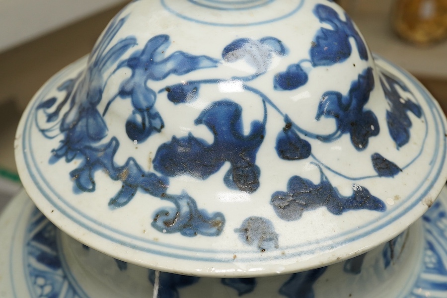 A Chinese blue and white ovoid vase and associated cover, Transitional, Shunzhi period (1644-1661)